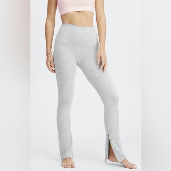 Fabletics Cloud Seamless Split Ankle Flare Leggings Size Medium Light Gr… - Picture 1 of 10
